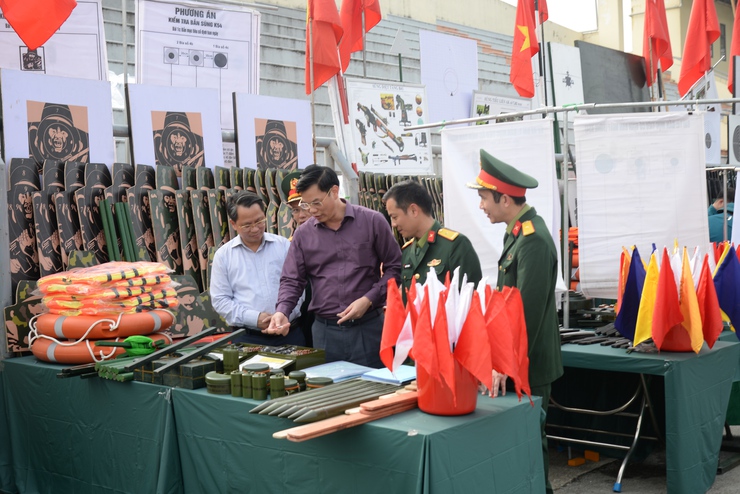 Lãnh đạo xã Quảng Bị tham quan mô hình học cụ huấn luyện tại Lễ ra quân huấn luyện năm 2026- Ảnh 5.