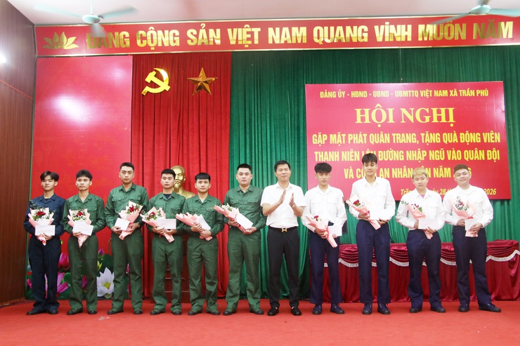Xã Trần Phú tổ chức gặp mặt, tặng quà thanh niên lên đường thực hiện nghĩa vụ tham gia Công an nhân dân năm 2026- Ảnh 3.