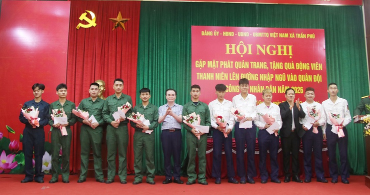 Xã Trần Phú tổ chức gặp mặt, tặng quà thanh niên lên đường thực hiện nghĩa vụ tham gia Công an nhân dân năm 2026- Ảnh 5.