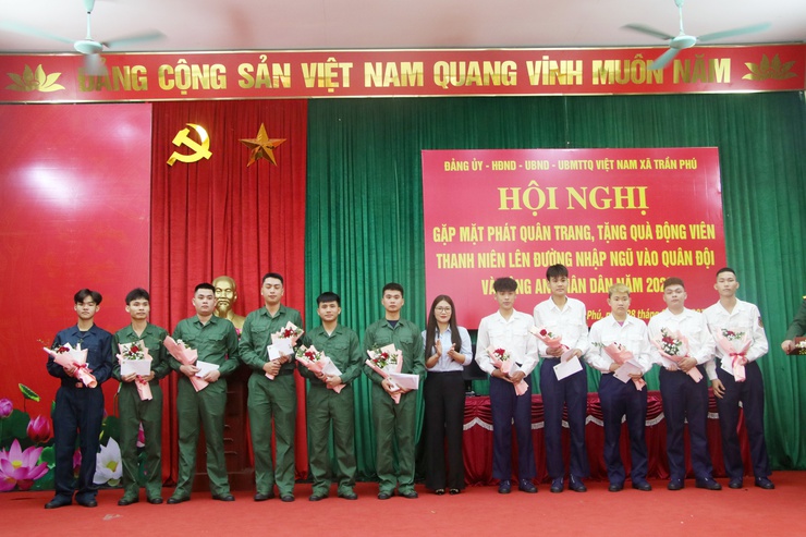 Xã Trần Phú tổ chức gặp mặt, tặng quà thanh niên lên đường thực hiện nghĩa vụ tham gia Công an nhân dân năm 2026- Ảnh 6.
