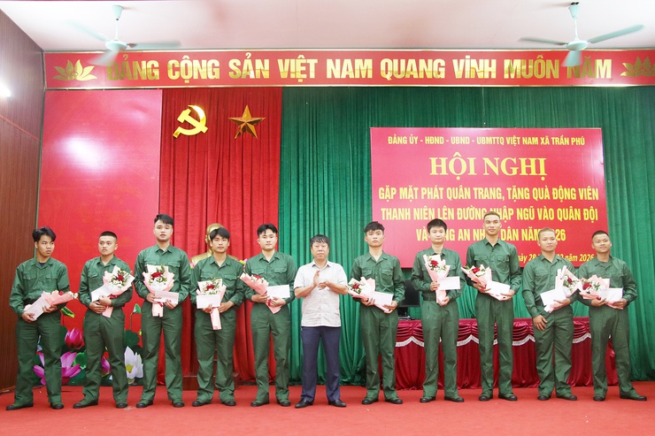 Xã Trần Phú tổ chức gặp mặt, tặng quà thanh niên lên đường thực hiện nghĩa vụ tham gia Công an nhân dân năm 2026- Ảnh 7.
