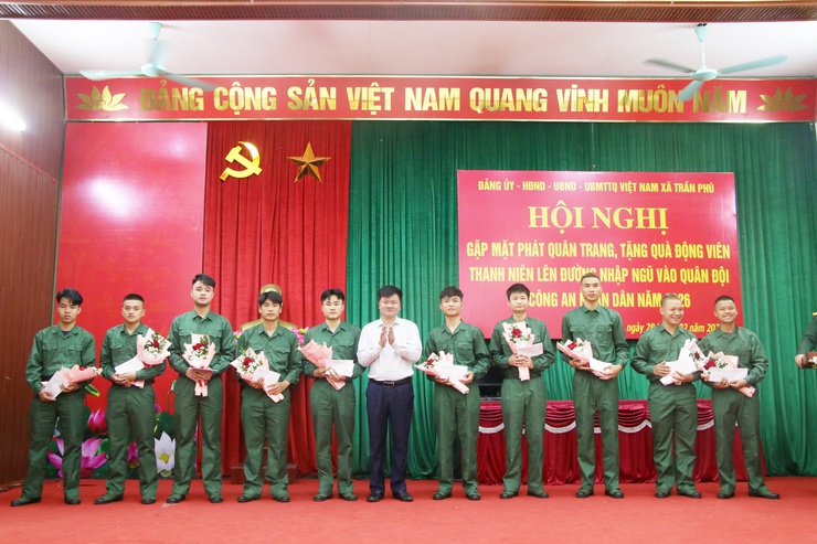 Xã Trần Phú tổ chức gặp mặt, tặng quà thanh niên lên đường thực hiện nghĩa vụ tham gia Công an nhân dân năm 2026- Ảnh 8.