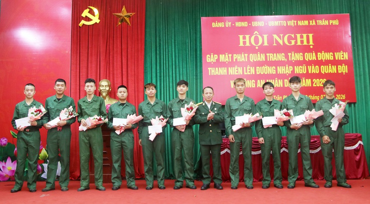 Xã Trần Phú tổ chức gặp mặt, tặng quà thanh niên lên đường thực hiện nghĩa vụ tham gia Công an nhân dân năm 2026- Ảnh 12.