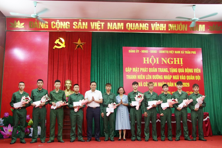 Xã Trần Phú tổ chức gặp mặt, tặng quà thanh niên lên đường thực hiện nghĩa vụ tham gia Công an nhân dân năm 2026- Ảnh 13.