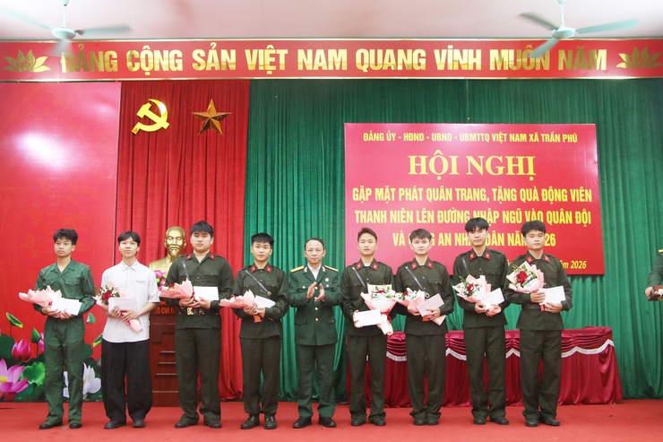 Xã Trần Phú tổ chức gặp mặt, tặng quà thanh niên lên đường thực hiện nghĩa vụ tham gia Công an nhân dân năm 2026- Ảnh 16.