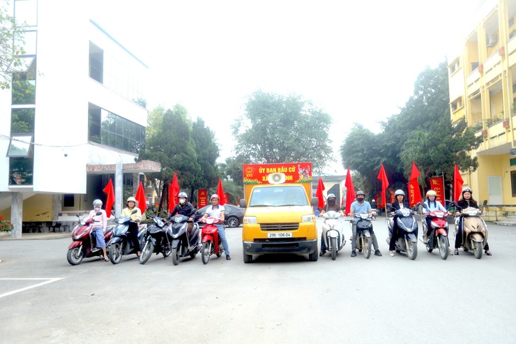 Xã Vân Đình ra quân tuyên truyền lưu động về bầu cử- Ảnh 1.