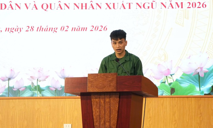 Bát Tràng gặp mặt, động viên 36 tân binh lên đường nhập ngũ và 23 quân nhân xuất ngũ năm 2026- Ảnh 2.