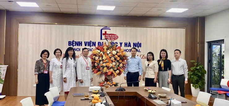 LÃNH ĐẠO PHƯỜNG HOÀNG MAI CHÚC MỪNG NGÀY THẦY THUỐC VIỆT NAM 27/2- Ảnh 3.