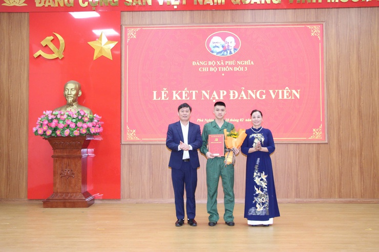 Xã Phú Nghĩa tổ chức Lễ kết nạp đảng viên cho tân binh lên đường nhập ngũ năm 2026- Ảnh 7.