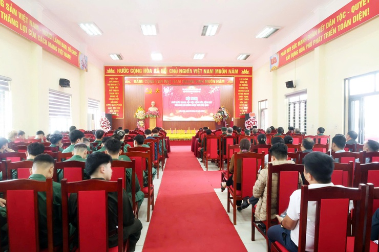 Xã Hòa Phú: Hội nghị gặp mặt, động viên và tặng quà công dân lên đường nhập ngũ thực hiện nghĩa vụ năm 2026- Ảnh 1.