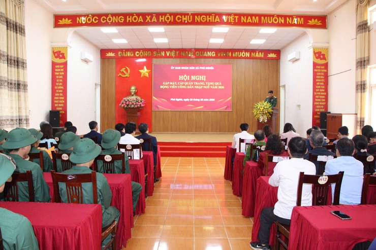 Xã Phú Nghĩa: Tổ chức gặp mặt, cấp phát quân trang, tặng quà động viên công dân nhập ngũ năm 2026- Ảnh 1.