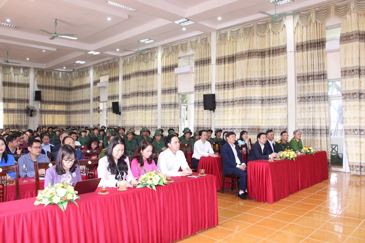 Xã Phú Nghĩa: Tổ chức gặp mặt, cấp phát quân trang, tặng quà động viên công dân nhập ngũ năm 2026- Ảnh 2.