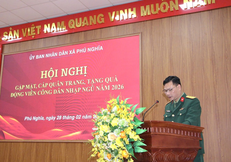 Xã Phú Nghĩa: Tổ chức gặp mặt, cấp phát quân trang, tặng quà động viên công dân nhập ngũ năm 2026- Ảnh 3.