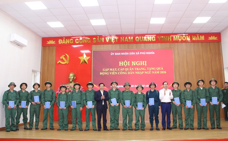 Xã Phú Nghĩa: Tổ chức gặp mặt, cấp phát quân trang, tặng quà động viên công dân nhập ngũ năm 2026- Ảnh 6.