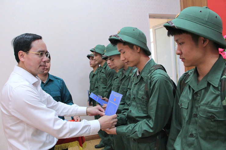 Xã Phú Nghĩa: Tổ chức gặp mặt, cấp phát quân trang, tặng quà động viên công dân nhập ngũ năm 2026- Ảnh 4.