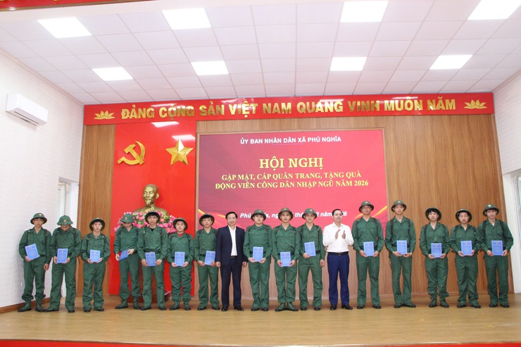 Xã Phú Nghĩa: Tổ chức gặp mặt, cấp phát quân trang, tặng quà động viên công dân nhập ngũ năm 2026- Ảnh 8.