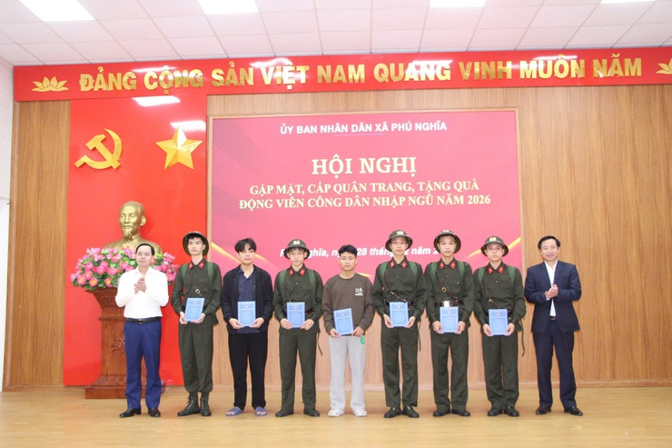 Xã Phú Nghĩa: Tổ chức gặp mặt, cấp phát quân trang, tặng quà động viên công dân nhập ngũ năm 2026- Ảnh 9.