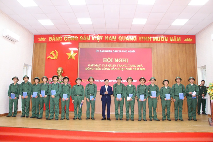 Xã Phú Nghĩa: Tổ chức gặp mặt, cấp phát quân trang, tặng quà động viên công dân nhập ngũ năm 2026- Ảnh 10.