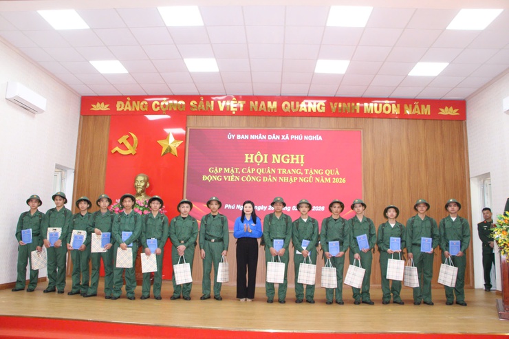 Xã Phú Nghĩa: Tổ chức gặp mặt, cấp phát quân trang, tặng quà động viên công dân nhập ngũ năm 2026- Ảnh 11.
