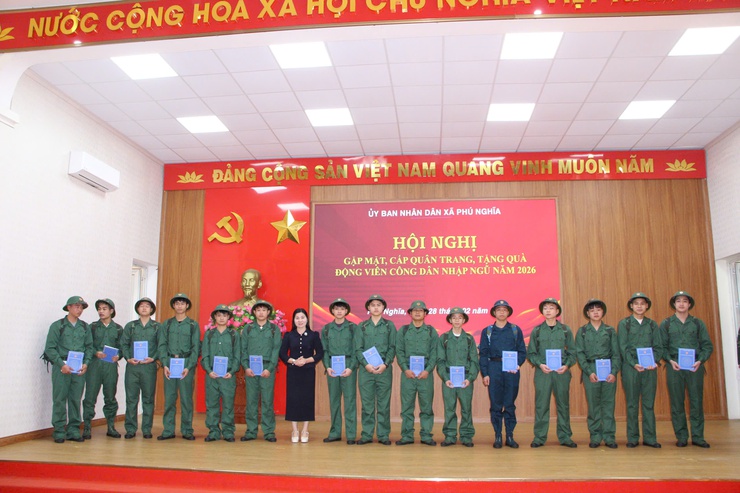 Xã Phú Nghĩa: Tổ chức gặp mặt, cấp phát quân trang, tặng quà động viên công dân nhập ngũ năm 2026- Ảnh 13.