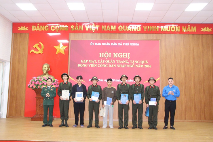 Xã Phú Nghĩa: Tổ chức gặp mặt, cấp phát quân trang, tặng quà động viên công dân nhập ngũ năm 2026- Ảnh 14.