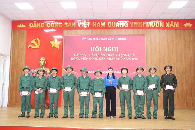 Xã Phú Nghĩa: Tổ chức gặp mặt, cấp phát quân trang, tặng quà động viên công dân nhập ngũ năm 2026- Ảnh 16.