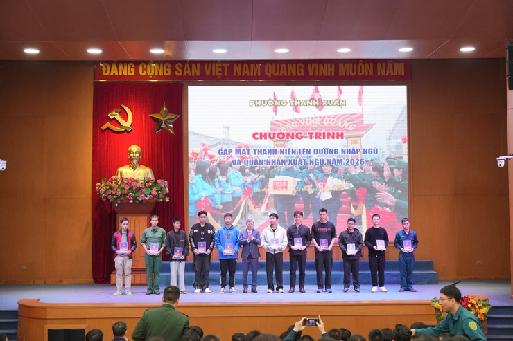 Phường Thanh Xuân tổ chức buổi gặp mặt thanh niên lên đường nhập ngũ và quân nhân xuất ngũ năm 2026- Ảnh 4.