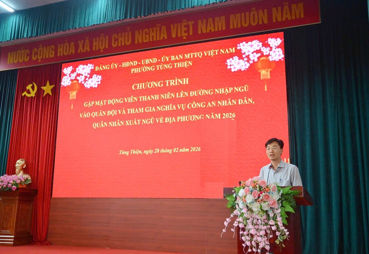 Phường Tùng Thiện gặp mặt thanh niên lên đường nhập ngũ năm 2026- Ảnh 2.