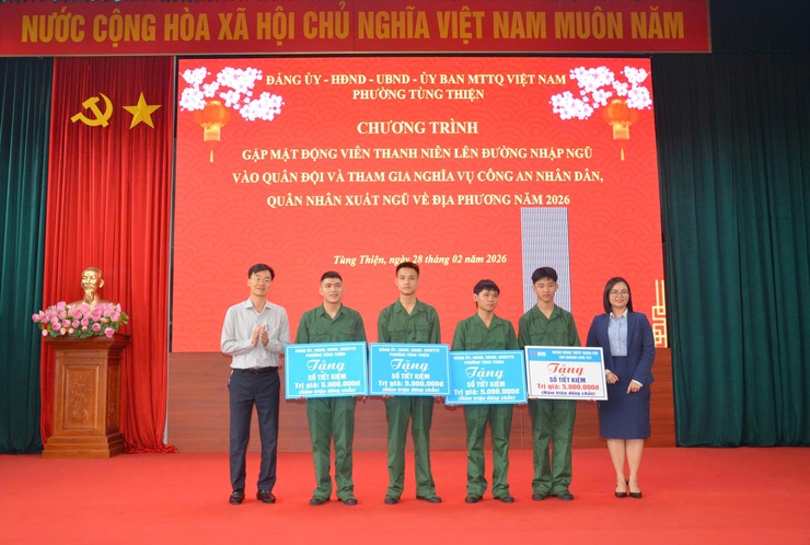 Phường Tùng Thiện gặp mặt thanh niên lên đường nhập ngũ năm 2026- Ảnh 4.