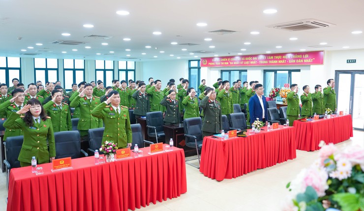 CÔNG AN XÃ QUỐC OAI CÔNG BỐ QUYẾT ĐỊNH ĐIỀU ĐỘNG CÁN BỘ- Ảnh 1.