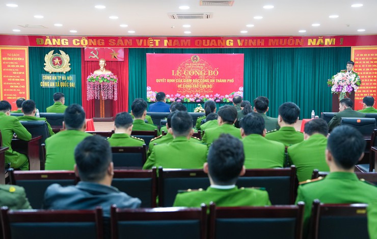 CÔNG AN XÃ QUỐC OAI CÔNG BỐ QUYẾT ĐỊNH ĐIỀU ĐỘNG CÁN BỘ- Ảnh 2.