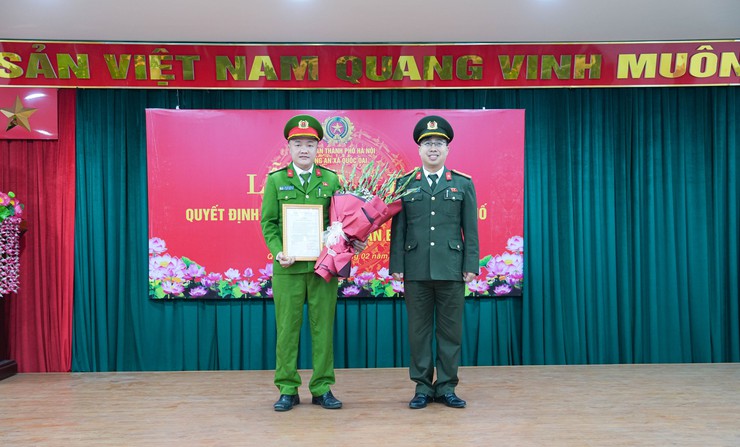 CÔNG AN XÃ QUỐC OAI CÔNG BỐ QUYẾT ĐỊNH ĐIỀU ĐỘNG CÁN BỘ- Ảnh 3.