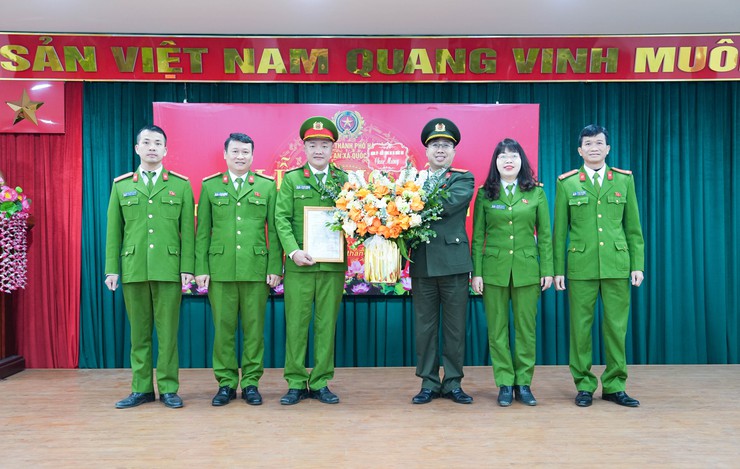 CÔNG AN XÃ QUỐC OAI CÔNG BỐ QUYẾT ĐỊNH ĐIỀU ĐỘNG CÁN BỘ- Ảnh 7.