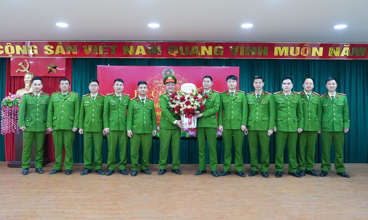 CÔNG AN XÃ QUỐC OAI CÔNG BỐ QUYẾT ĐỊNH ĐIỀU ĐỘNG CÁN BỘ- Ảnh 8.