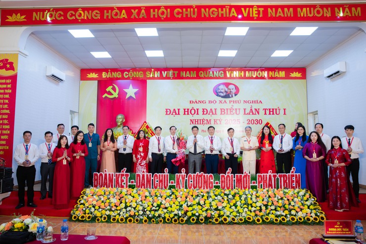 Cán bộ, Đảng viên xã Phú Nghĩa tự hào chặng đường 96 năm vinh quang của Đảng- Ảnh 2.
