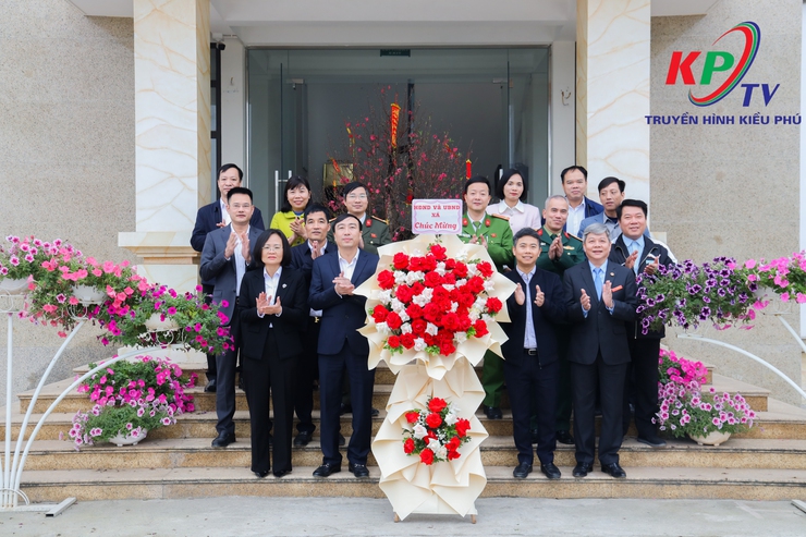 UBND xã Kiều Phú chúc mừng Đảng ủy nhân kỷ niệm 96 năm Ngày thành lập Đảng Cộng sản Việt Nam (3/2/1930-3/2/2026)- Ảnh 1.