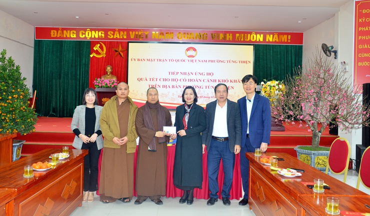 Ban đại diện Liên xã Phật giáo Sơn Tây thăm, chúc Tết Đảng bộ, chính quyền phường Tùng Thiện – Thắt chặt khối đại đoàn kết toàn dân tộc- Ảnh 2.