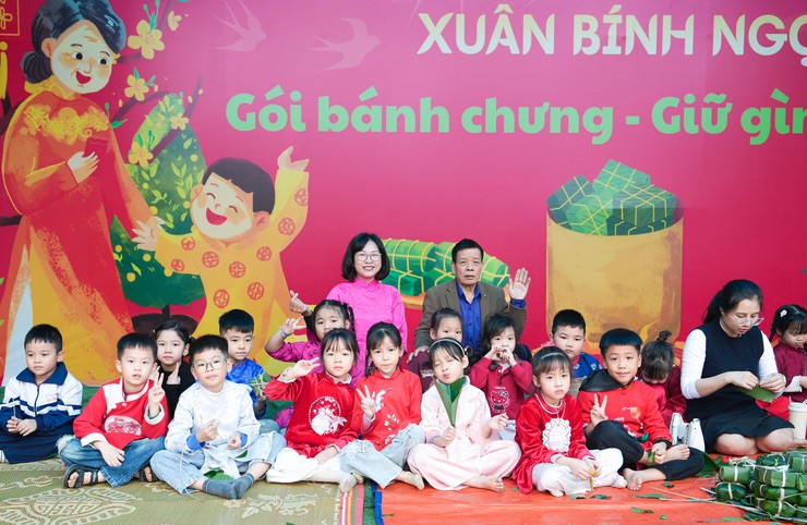 TRƯỜNG TIỂU HỌC QUỐC OAI B TỔ CHỨC CHƯƠNG TRÌNH "CHÚC MỪNG NĂM MỚI – GÓI BÁNH CHƯNG, GIỮ GÌN TẾT VIỆT"- Ảnh 6.