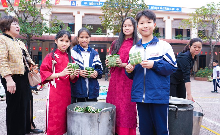 TRƯỜNG TIỂU HỌC QUỐC OAI B TỔ CHỨC CHƯƠNG TRÌNH "CHÚC MỪNG NĂM MỚI – GÓI BÁNH CHƯNG, GIỮ GÌN TẾT VIỆT"- Ảnh 7.