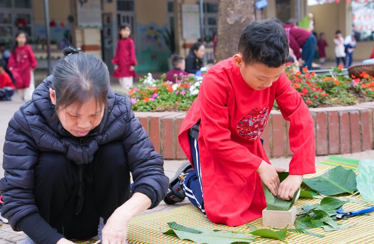 TRƯỜNG TIỂU HỌC QUỐC OAI B TỔ CHỨC CHƯƠNG TRÌNH "CHÚC MỪNG NĂM MỚI – GÓI BÁNH CHƯNG, GIỮ GÌN TẾT VIỆT"- Ảnh 8.