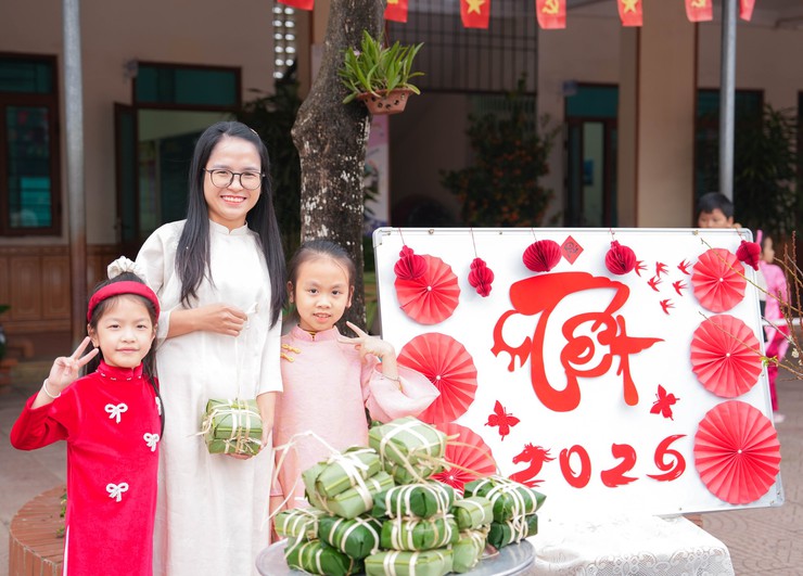 TRƯỜNG TIỂU HỌC QUỐC OAI B TỔ CHỨC CHƯƠNG TRÌNH "CHÚC MỪNG NĂM MỚI – GÓI BÁNH CHƯNG, GIỮ GÌN TẾT VIỆT"- Ảnh 10.