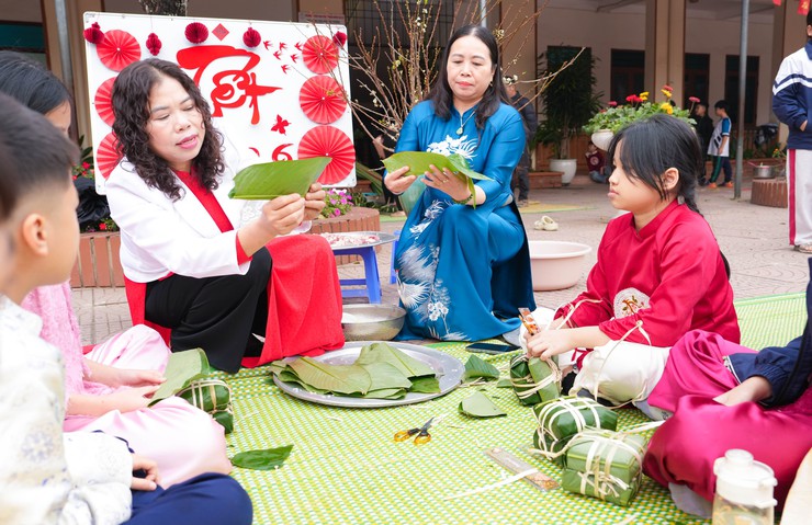 TRƯỜNG TIỂU HỌC QUỐC OAI B TỔ CHỨC CHƯƠNG TRÌNH "CHÚC MỪNG NĂM MỚI – GÓI BÁNH CHƯNG, GIỮ GÌN TẾT VIỆT"- Ảnh 2.