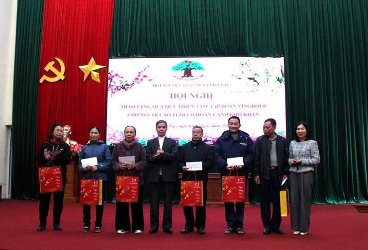 Nhiều đơn vị chung tay chăm lo người có công và người cao tuổi tại Hòa Lạc- Ảnh 4.