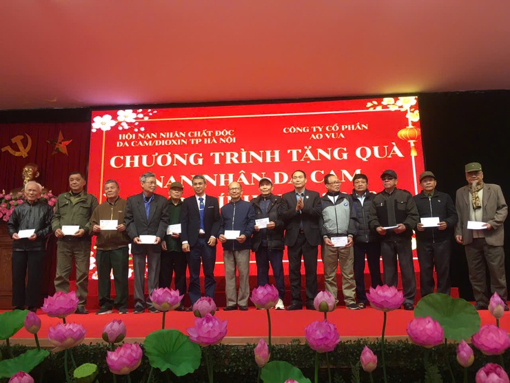 Chương trình tặng quà hội viên Hội nạn nhân chất độc da cam Dioxin nhân dịp Tết Nguyên đán Bính Ngọ 2026- Ảnh 1.