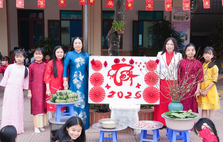 TRƯỜNG TIỂU HỌC QUỐC OAI B TỔ CHỨC CHƯƠNG TRÌNH "CHÚC MỪNG NĂM MỚI – GÓI BÁNH CHƯNG, GIỮ GÌN TẾT VIỆT"- Ảnh 3.