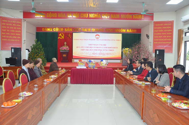 Ban đại diện Liên xã Phật giáo Sơn Tây thăm, chúc Tết Đảng bộ, chính quyền phường Tùng Thiện – Thắt chặt khối đại đoàn kết toàn dân tộc- Ảnh 3.