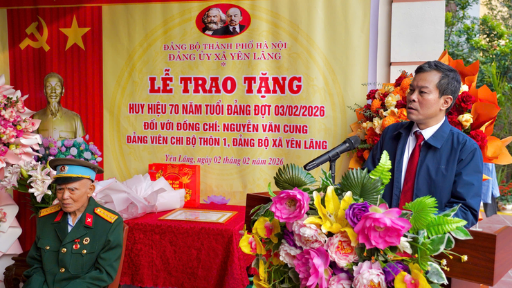 Trao Huy hiệu 70 năm tuổi Đảng cho đảng viên Nguyễn Văn Cung- Ảnh 3.