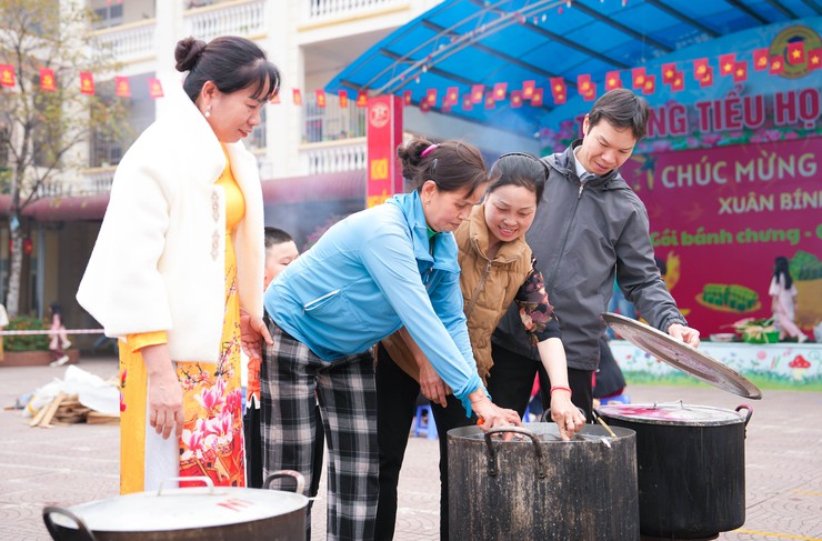 TRƯỜNG TIỂU HỌC QUỐC OAI B TỔ CHỨC CHƯƠNG TRÌNH "CHÚC MỪNG NĂM MỚI – GÓI BÁNH CHƯNG, GIỮ GÌN TẾT VIỆT"- Ảnh 11.