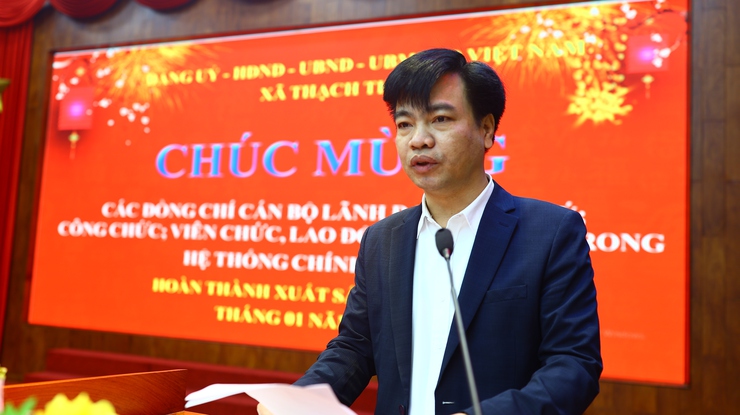 Xã Thạch Thất: Sinh hoạt dưới cờ và tuyên dương cán bộ, công chức, viên chức, lao động hợp đồng hoàn thành xuất sắc nhiệm vụ tháng 01/2026- Ảnh 4.