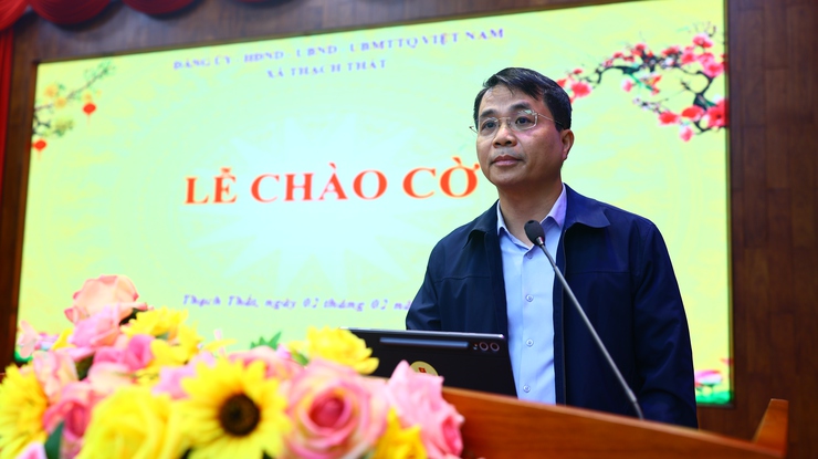 Xã Thạch Thất: Sinh hoạt dưới cờ và tuyên dương cán bộ, công chức, viên chức, lao động hợp đồng hoàn thành xuất sắc nhiệm vụ tháng 01/2026- Ảnh 1.